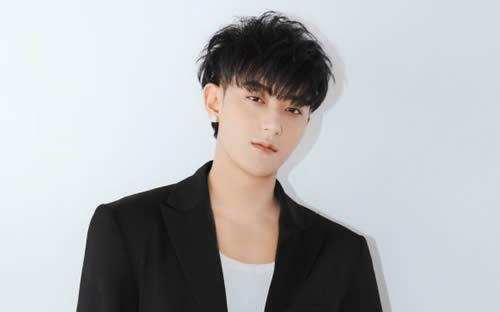 歌手2024娱乐圈吃瓜,娱乐圈风云再起,吃瓜群众狂欢盛宴